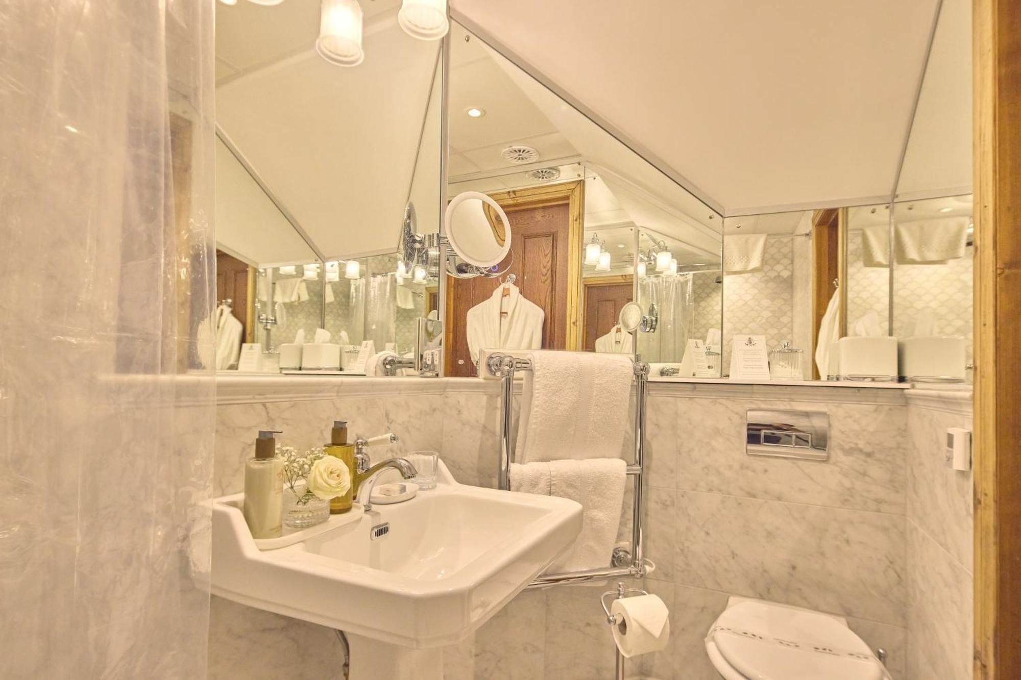 The Ambassador Hotel — Photos 3